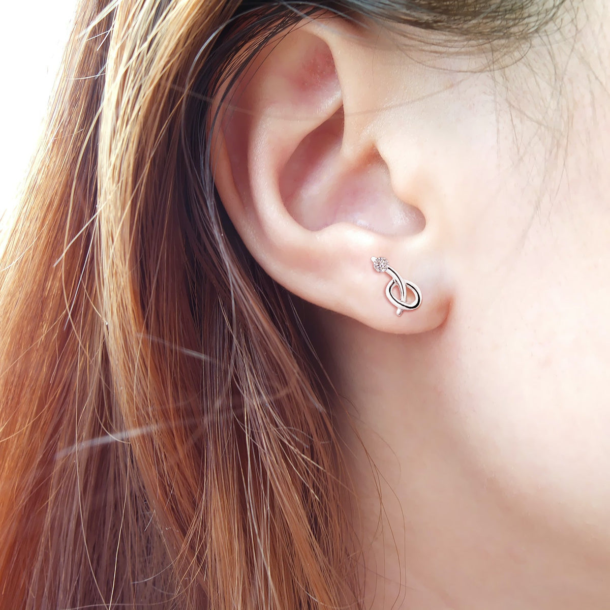18K/ 750 White Gold Knot Diamond Earrings