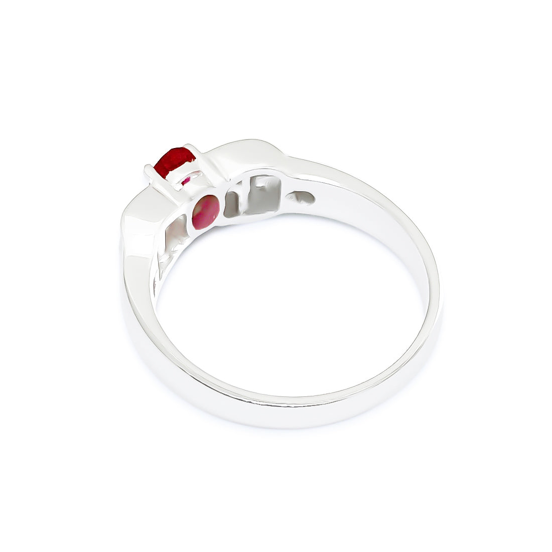 18K/ 750 White Gold Ruby Tapered Diamond Ring