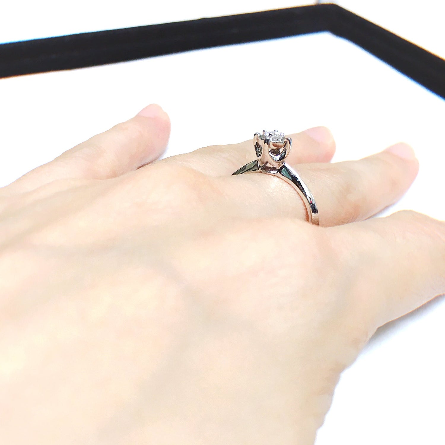 9K (375) White Gold Ladies/ Women Cubic Zirconia Ring