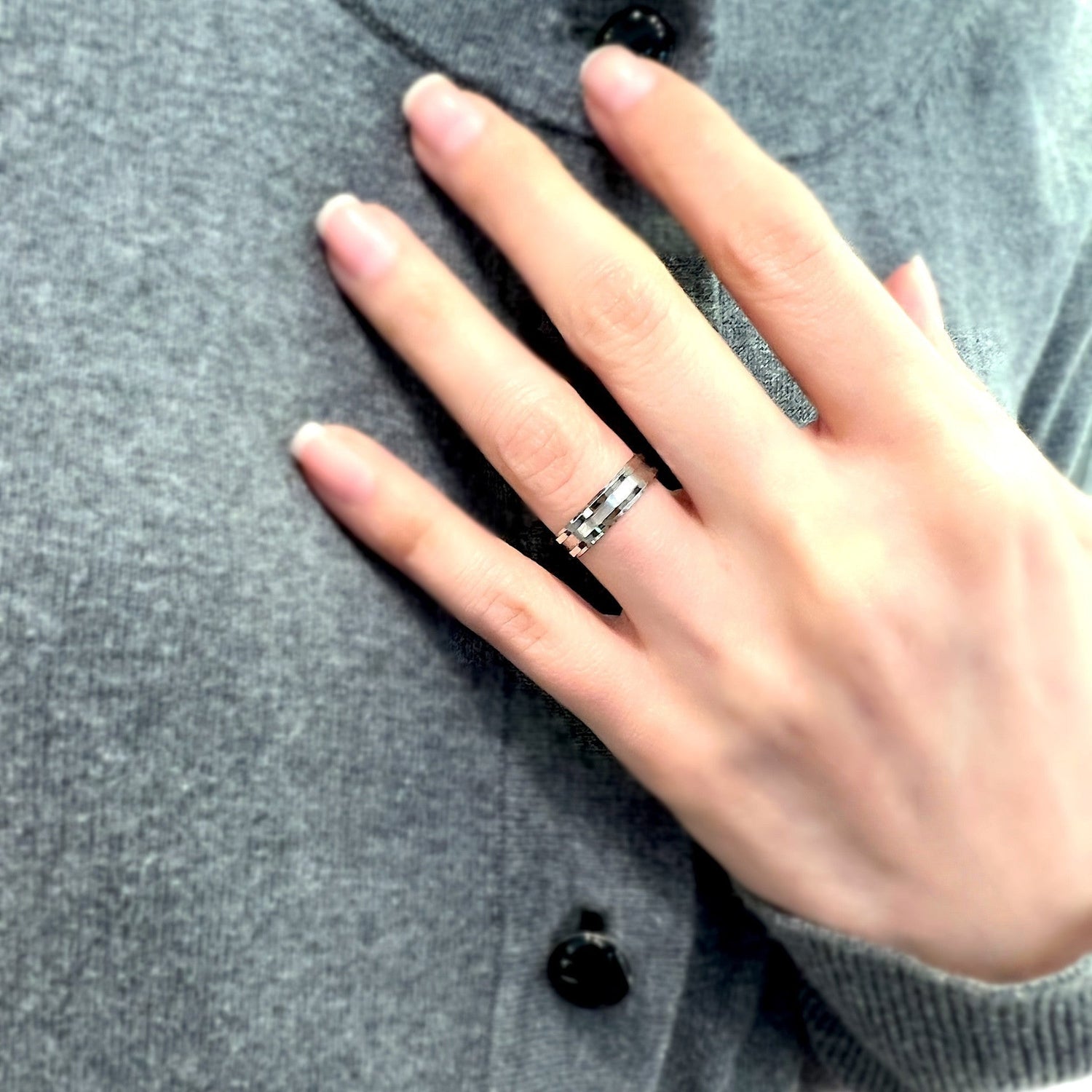 9K/375 White Gold Angled Ring