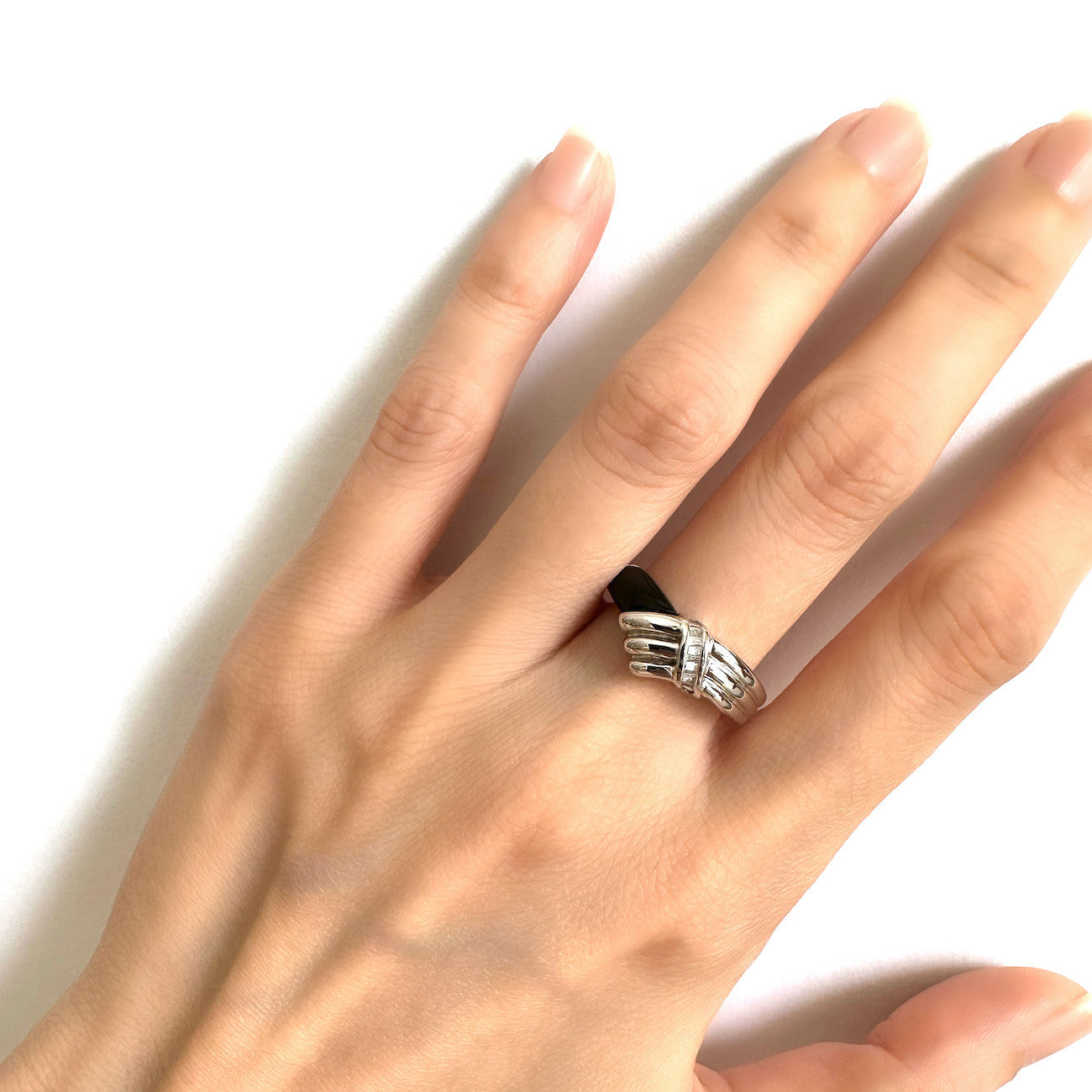 18K/750 White Gold Onyx Diamond Ring