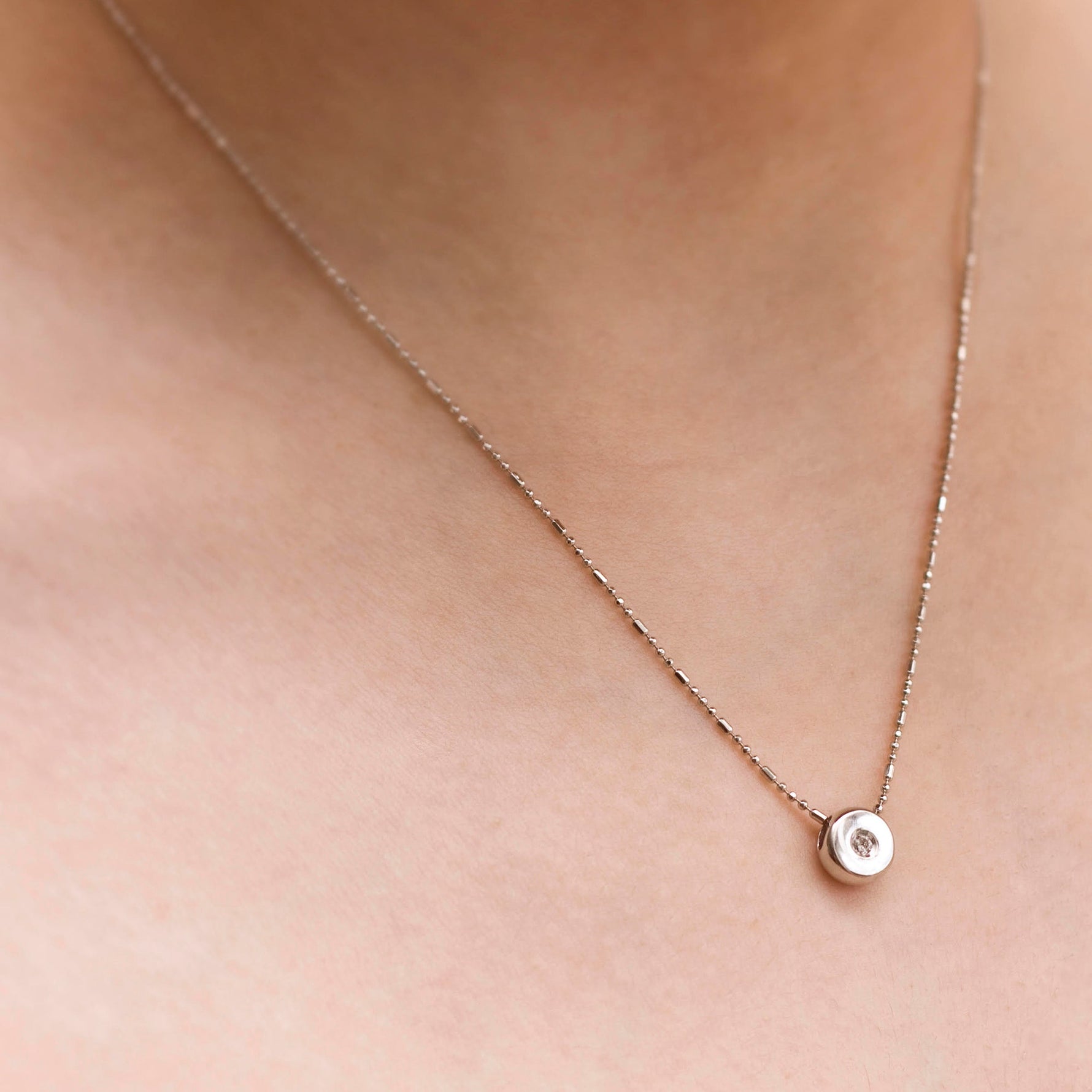 9K (375) White Gold Ladies/ Women Round Diamond Pendant with Necklace