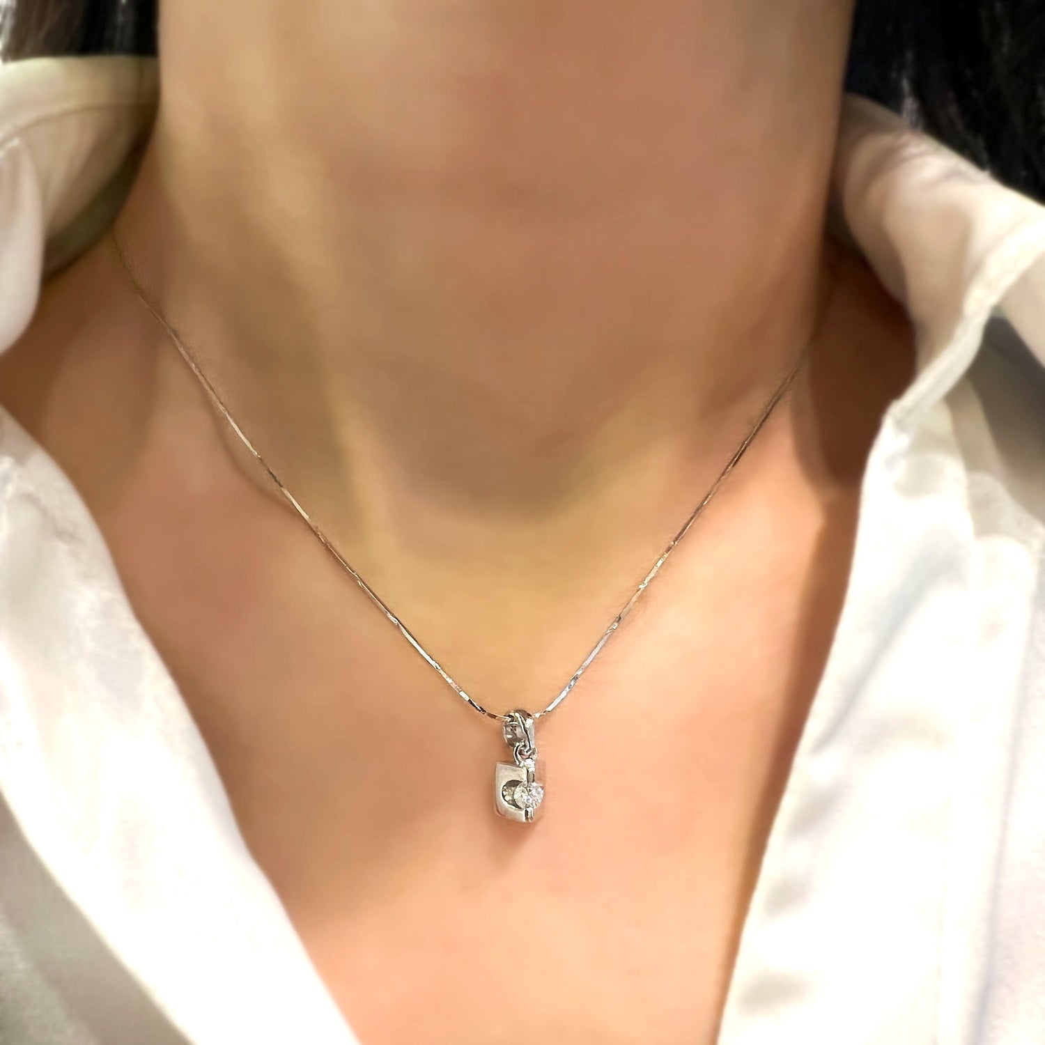 18K/750 White Gold Twisted Snake Necklace