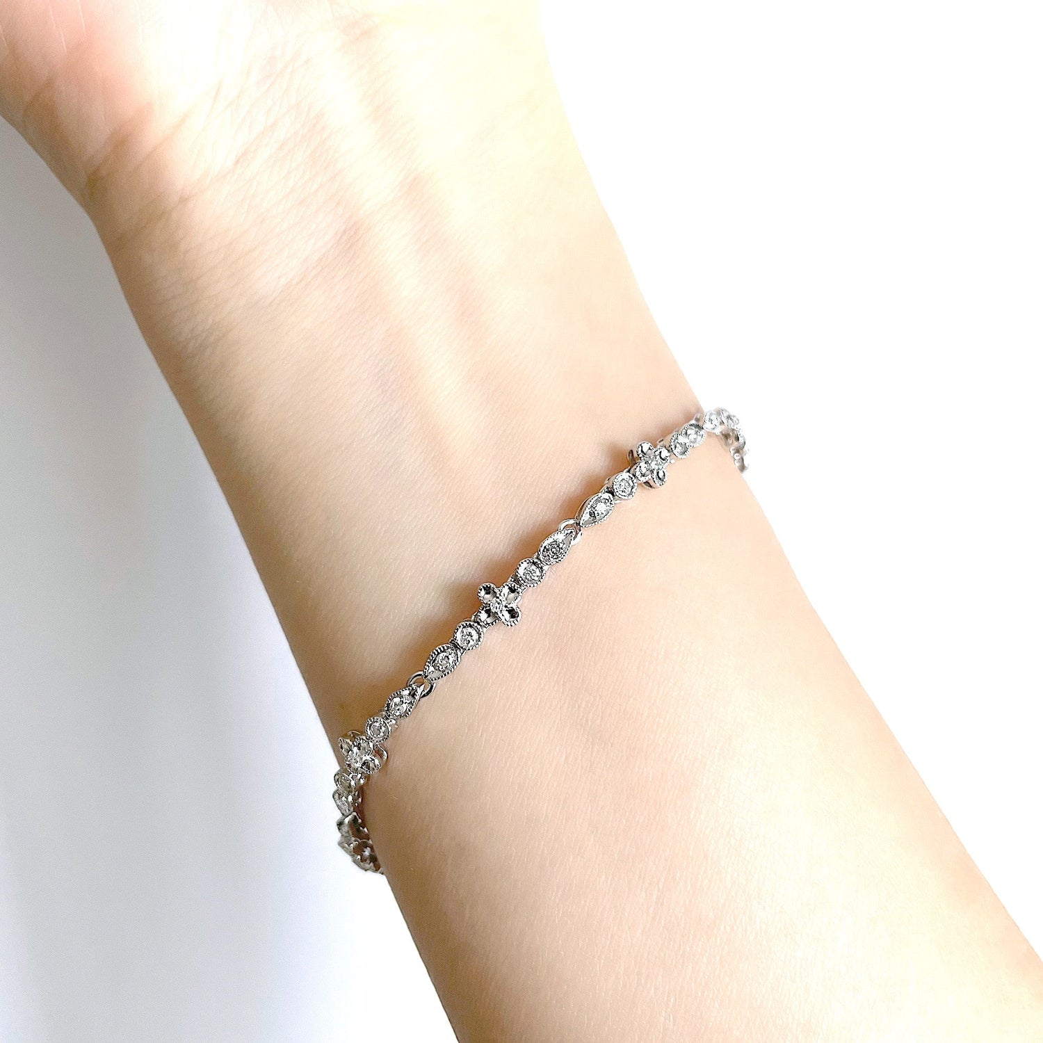 18K/750 White Gold Vintage Style Diamond Bracelet